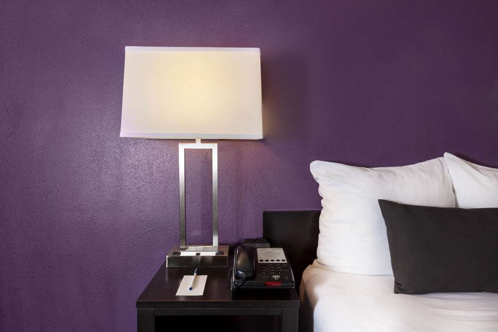 La Quinta Inn & Suites by Wyndham New York City Central Park - photo 37