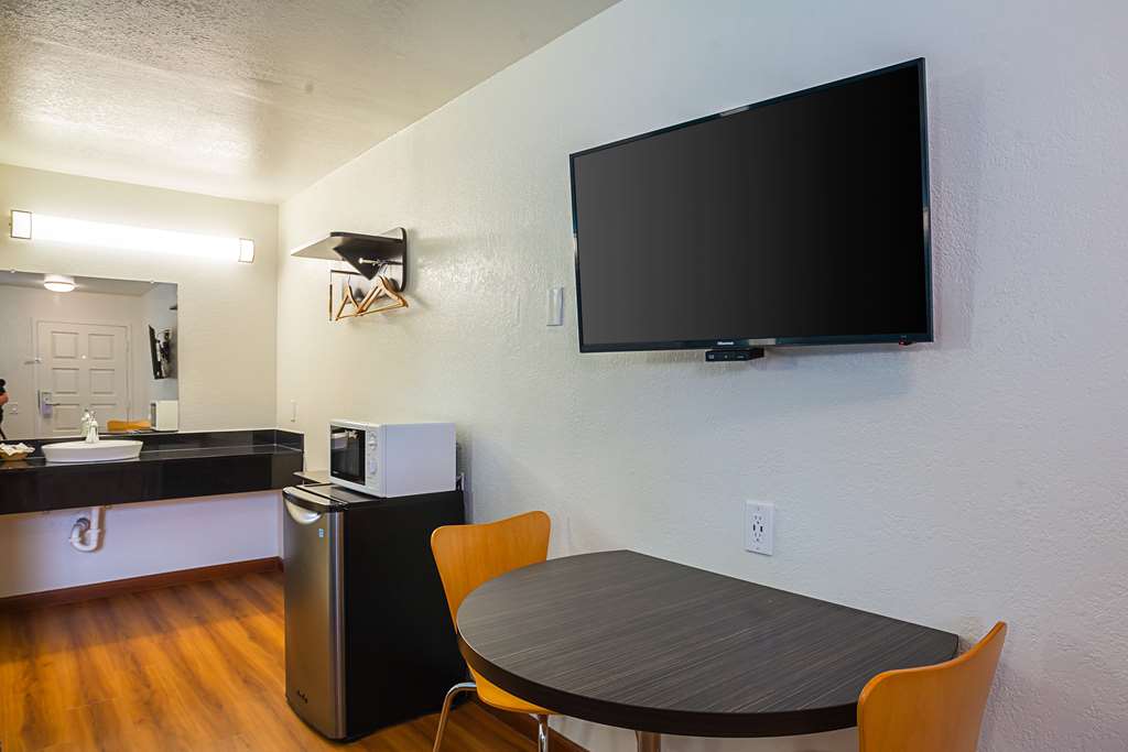 Motel 6 Ventura CA Downtown - photo 14
