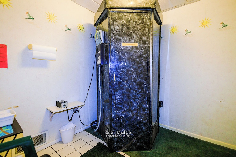 Mountain Host Motor Inn - photo 36