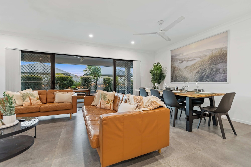 Trinity Oasis Spa BBQ Family Retreat in Cairns, Australia