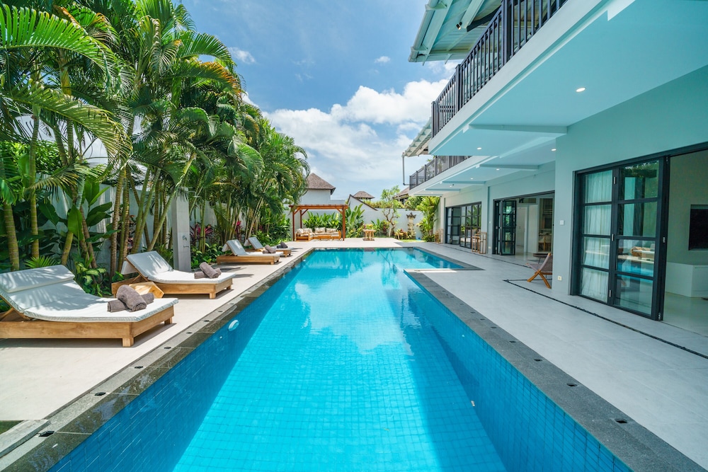 Villa Okenada Modern 5 bedroom pool villa in Berawa — 4-Star Luxury Hotel in Canggu, Indonesia
