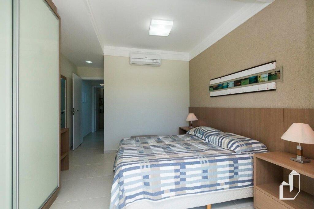 Triplex Com 03 Suítes E Hidromassagem