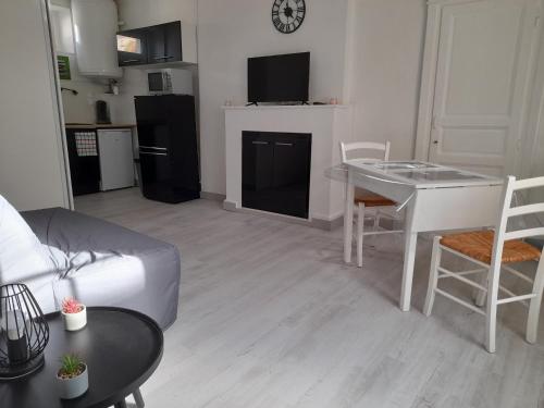 Promo Studio Wi Fi a Courseulles Sur Mer Au 1er Etage in Courseulles-Sur-Mer, France