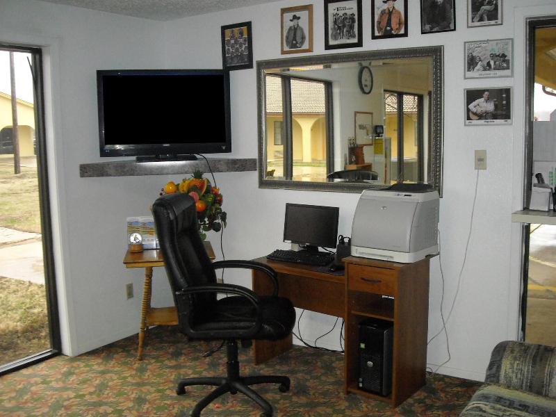Americas Best Value Inn Bonham - photo 33