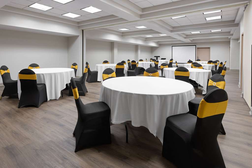 Days Inn & Suites by Wyndham Albany - photo 48