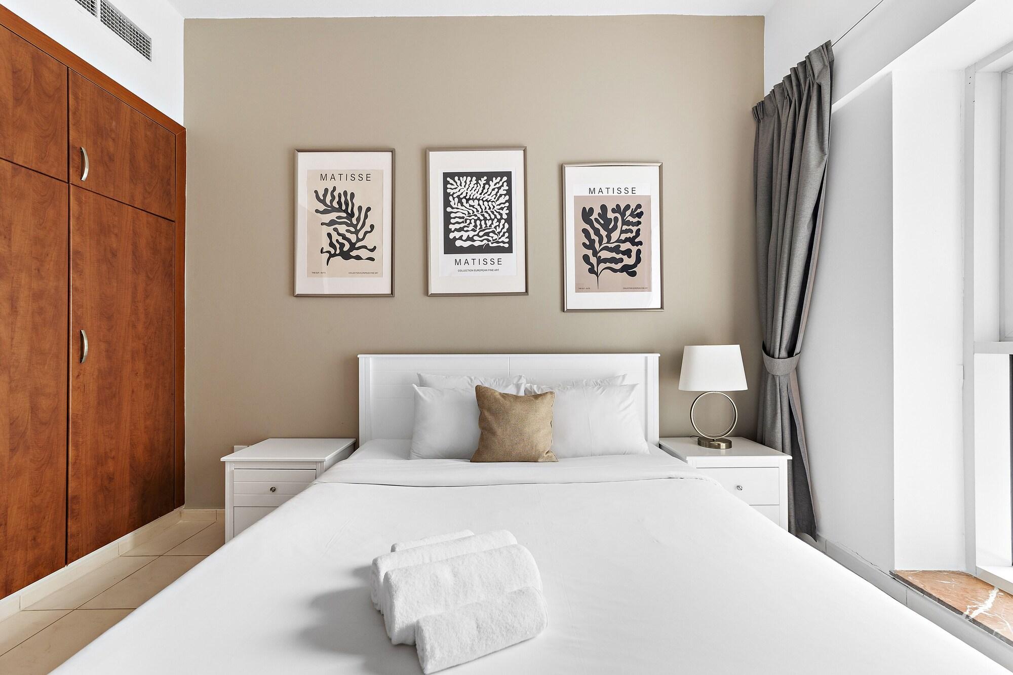 Splendid 1BR APT in Dubai Marina — 4-Star Luxury Hotel in Dubai, United Arab Emirates