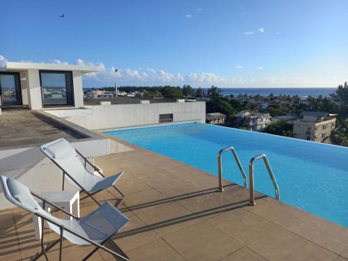 Ocean View penthouse with infinity swiming pool — 4-Star Luxury Hotel in Flic En Flac, Mauritius