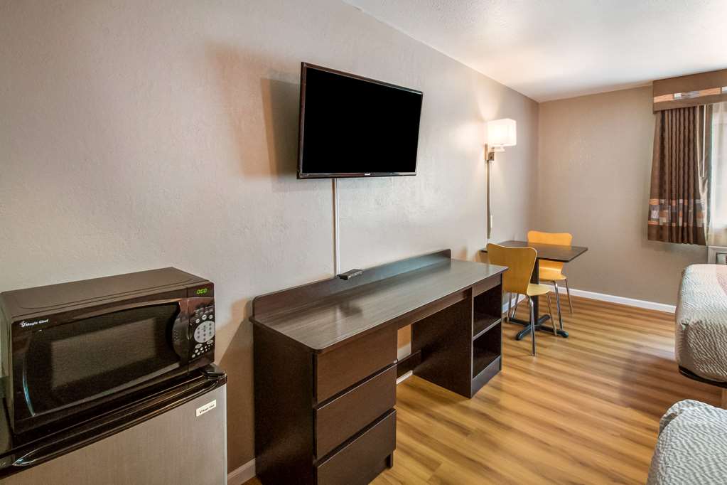 Motel 6 Rossford OH - photo 15