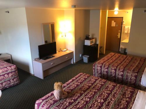 Kings Inn Cody - photo 25