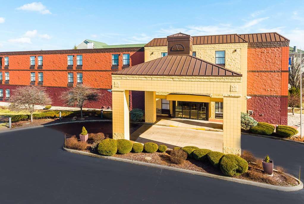 Baymont Inn & Suites by Wyndham Lafayette Purdue Area - photo 2