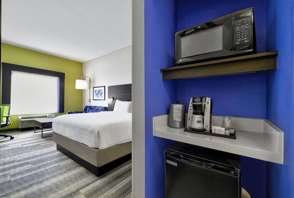 Holiday Inn Express Hotel & Suites Kansas City Grandview by IHG - photo 18