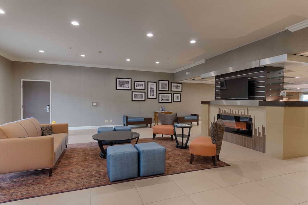 Best Western Plus Delta Inn & Suites - photo 4