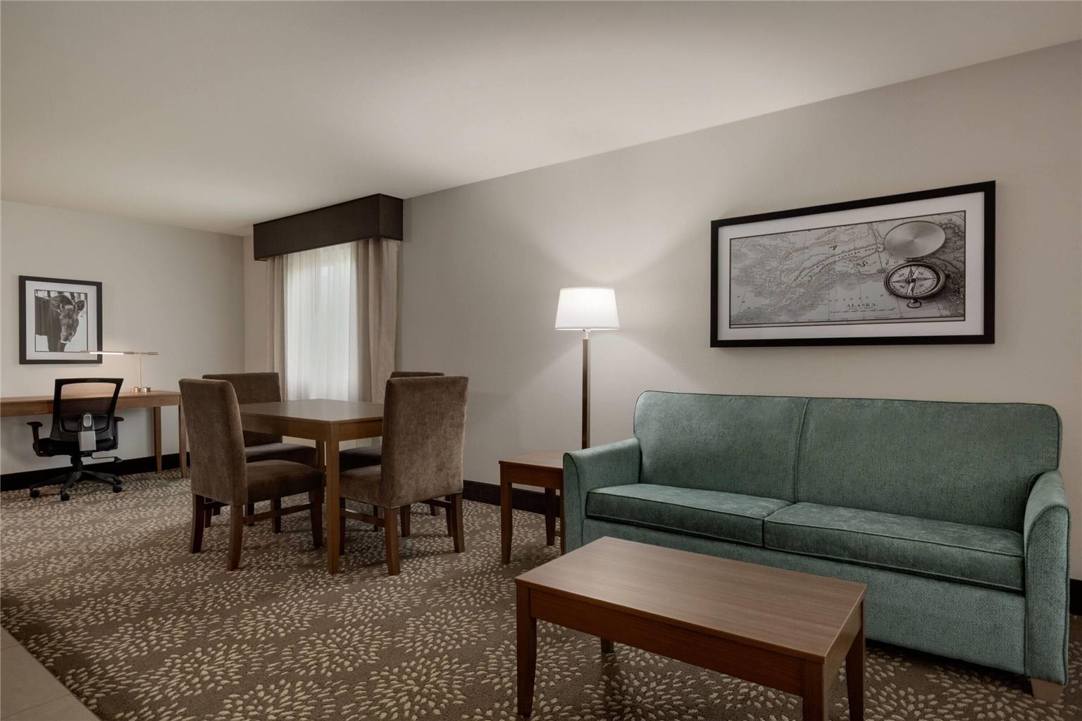 La Quinta Inn & Suites by Wyndham Fairbanks Airport - photo 10