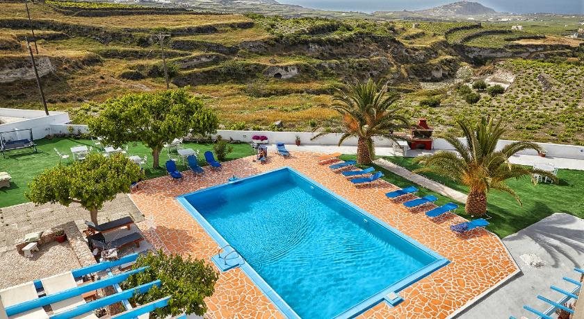 Hotel Zorbas Santorini in Pyrgos, Greece