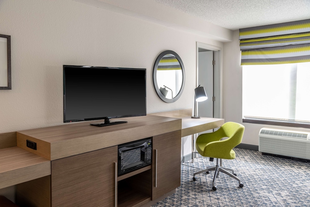 Hampton Inn Kansas City Lee's Summit - photo 17
