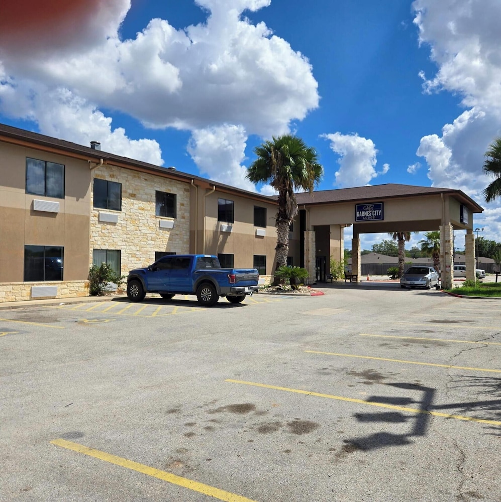 Karnes City Lodge By OYO Hwy 181 - photo 36