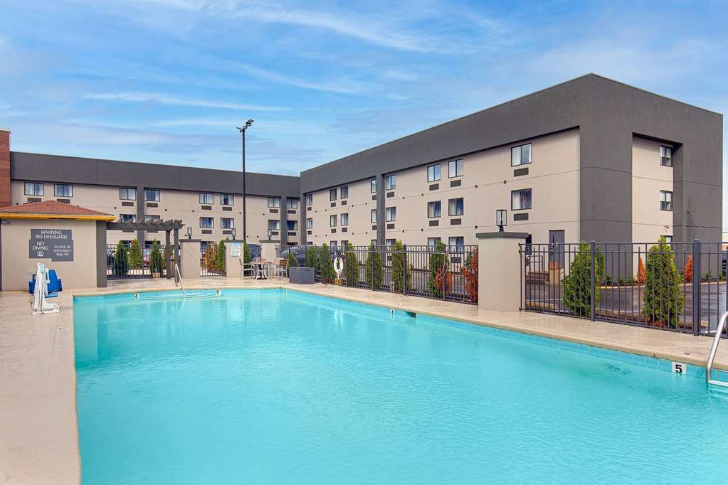 La Quinta Inn & Suites by Wyndham Nashville Airport - photo 6