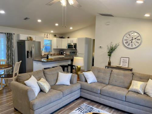 Cozy 3 Bedroom Vacation Home — 4-Star Luxury Hotel in North Port, United States