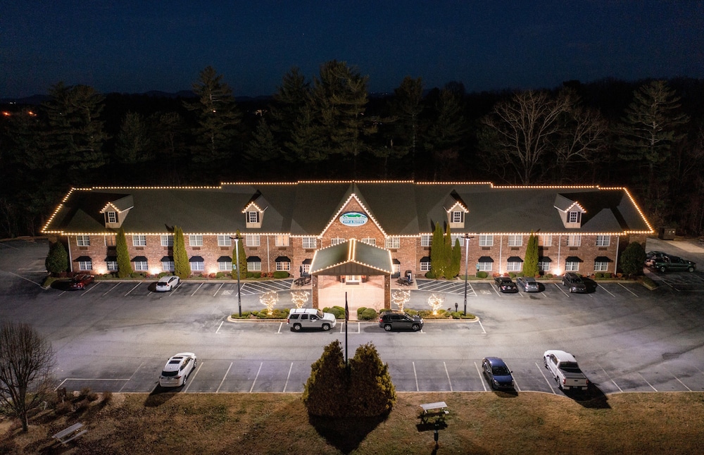 Mountain Inn & Suites - photo 31