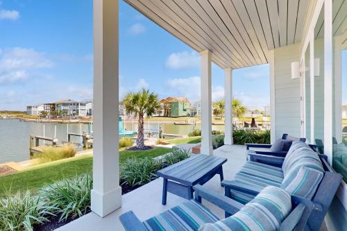 Waterfront Villa on St Charles Bay — 4-Star Luxury Hotel in Rockport, United States