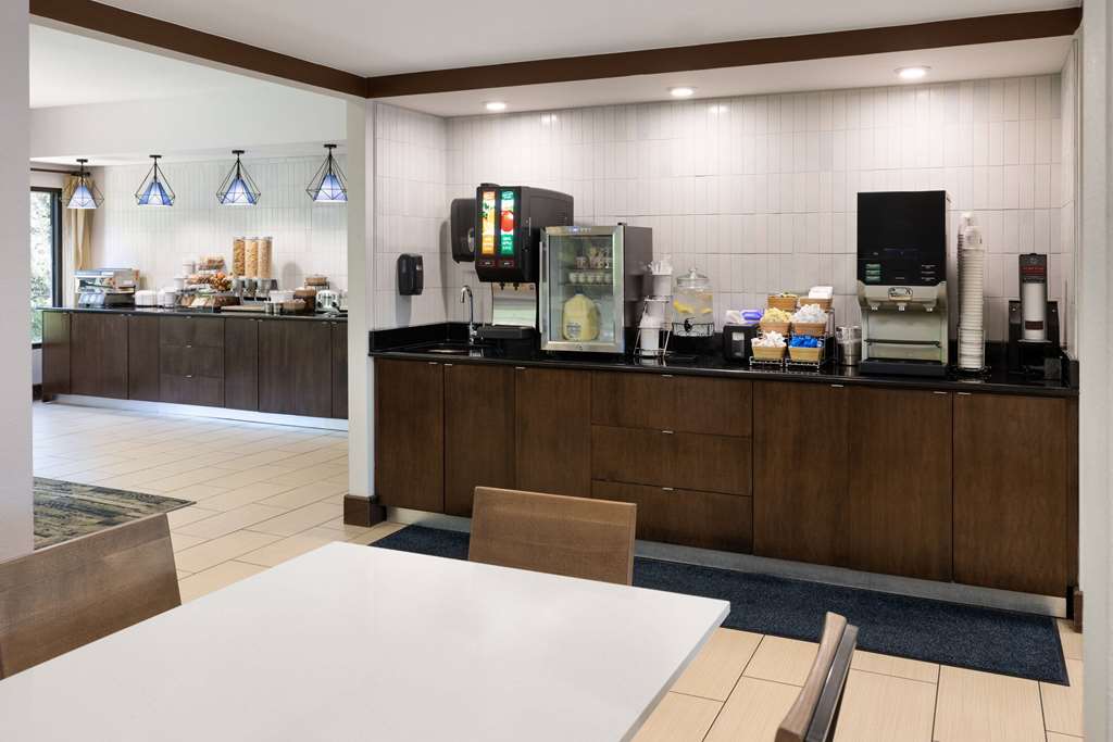 La Quinta Inn & Suites by Wyndham LaGrange I 85 - photo 29