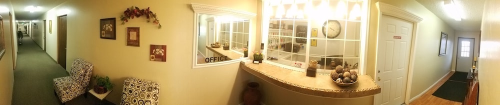 Amber Inn Motel - photo 2