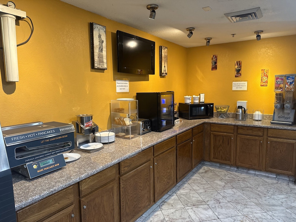 Super 8 by Wyndham Irving DFW Airport South - photo 14