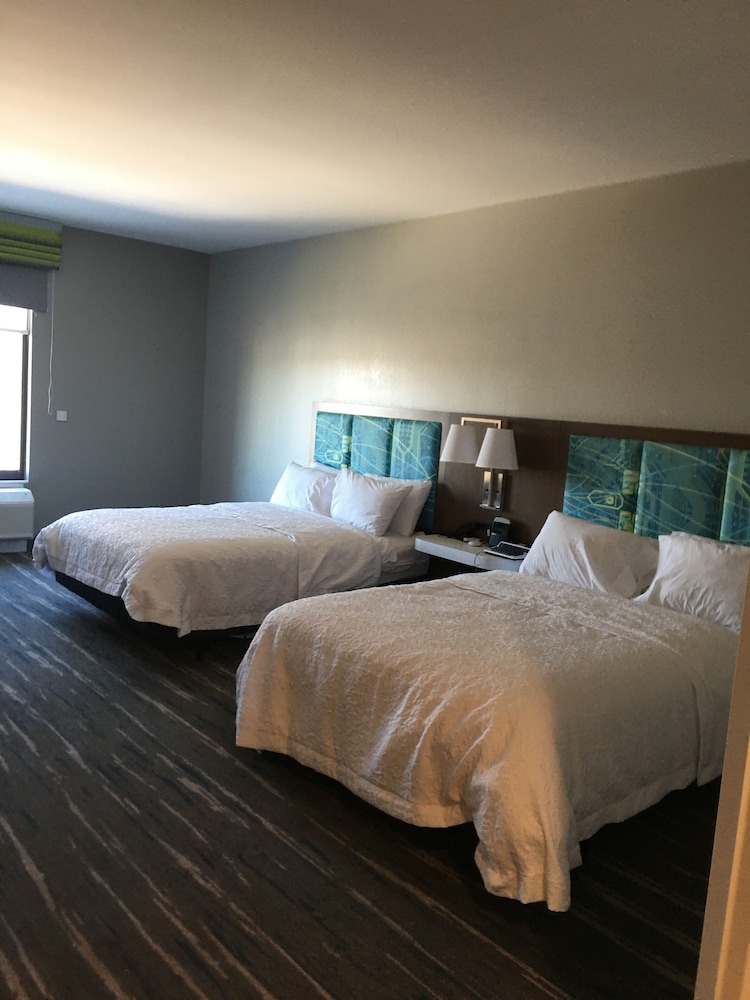 Hampton Inn Old Bridge - photo 6