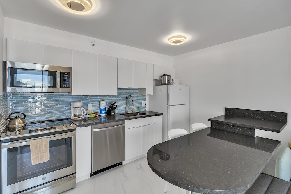 Waikiki Banyan Condo Located One Block From Waikiki Beach by Koko Resort Vacation Rentals - photo 61