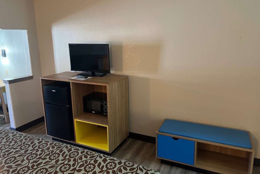 Days Inn & Suites by Wyndham Opelousas - photo 10