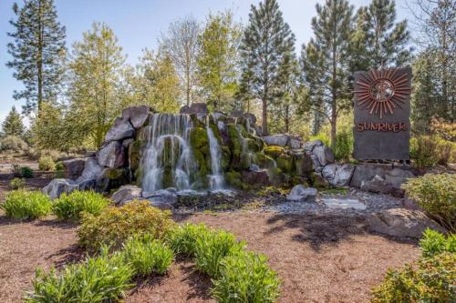 Newly Renovated Sunriver Gem - last minute hotel in Sunriver