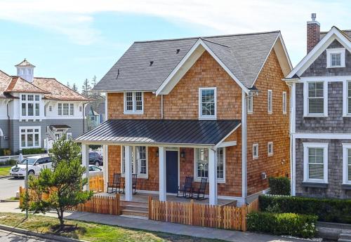 Lot 6 by Seabrook Hospitality in Huntington Beach, United States