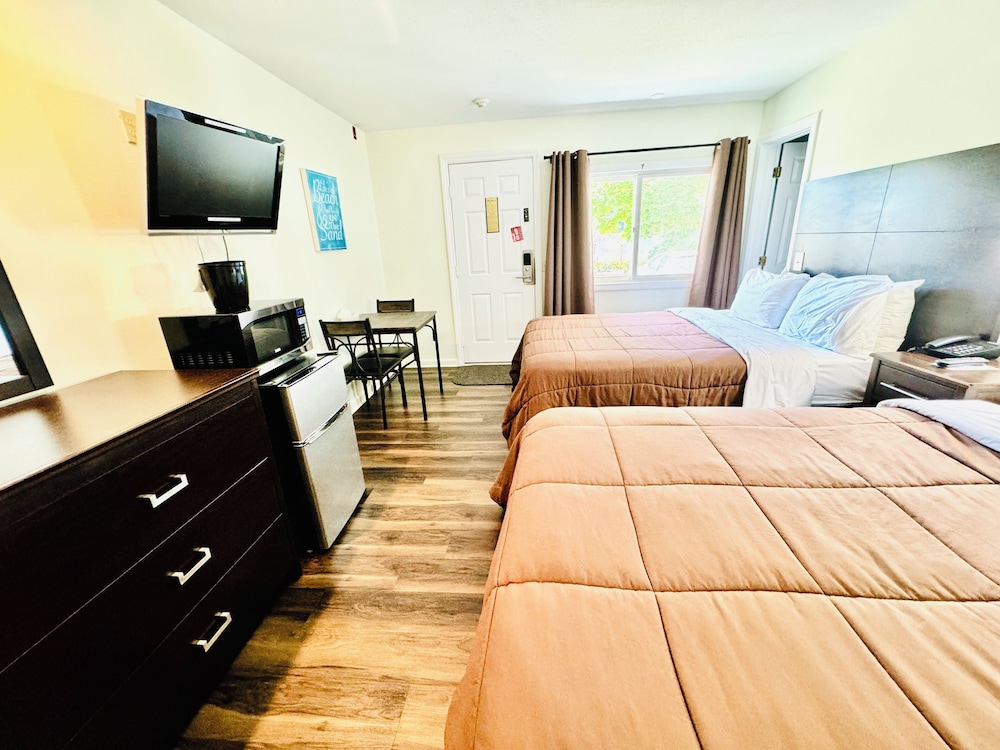 Blue Spruce Motel & Townhouses - photo 14