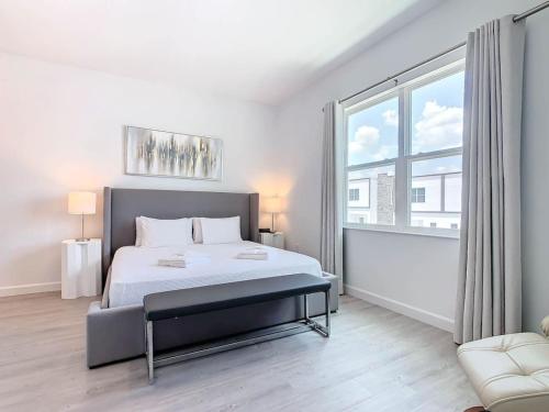 Chic 4BR Den House w Pool Near Disney and Universal — 4-Star Luxury Hotel in Davenport, United States