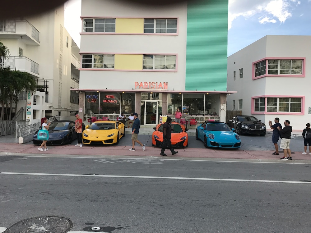 Parisian Hotel - last minute hotel in Miami Beach