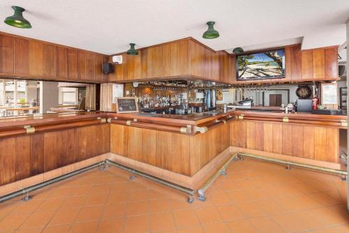 Central Ocean View Studio 27a — 4-Star Luxury Hotel in Airlie Beach, Australia