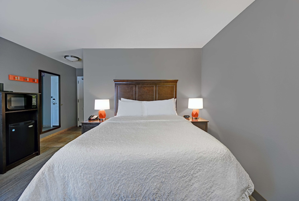 Hampton Inn Farmington - photo 15