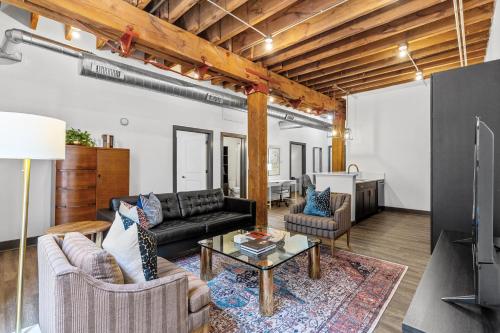Brick & Bed Riverfront Lofts 4K — 4-Star Luxury Hotel in Saint Louis, United States