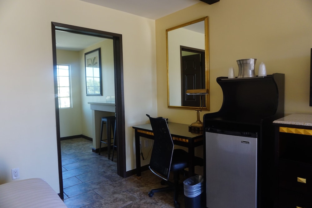 Tuscan Garden Inn - photo 35