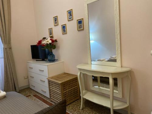 EMI House Re di Roma Intero Appartamento 80 mq — 4-Star Luxury Hotel in Rome, Italy