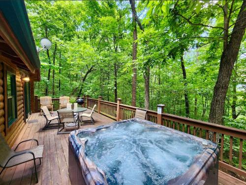 Secluded Getaway with Private Hot Tub — Wildwood — photo 2