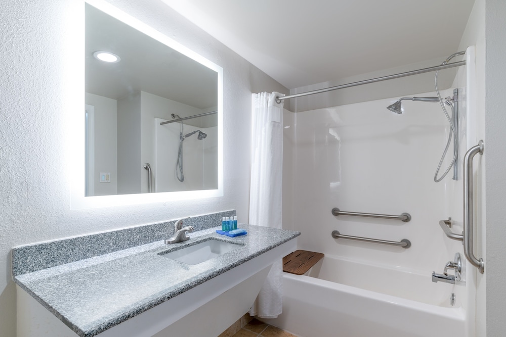Holiday Inn Express Prince Frederick by IHG - photo 12
