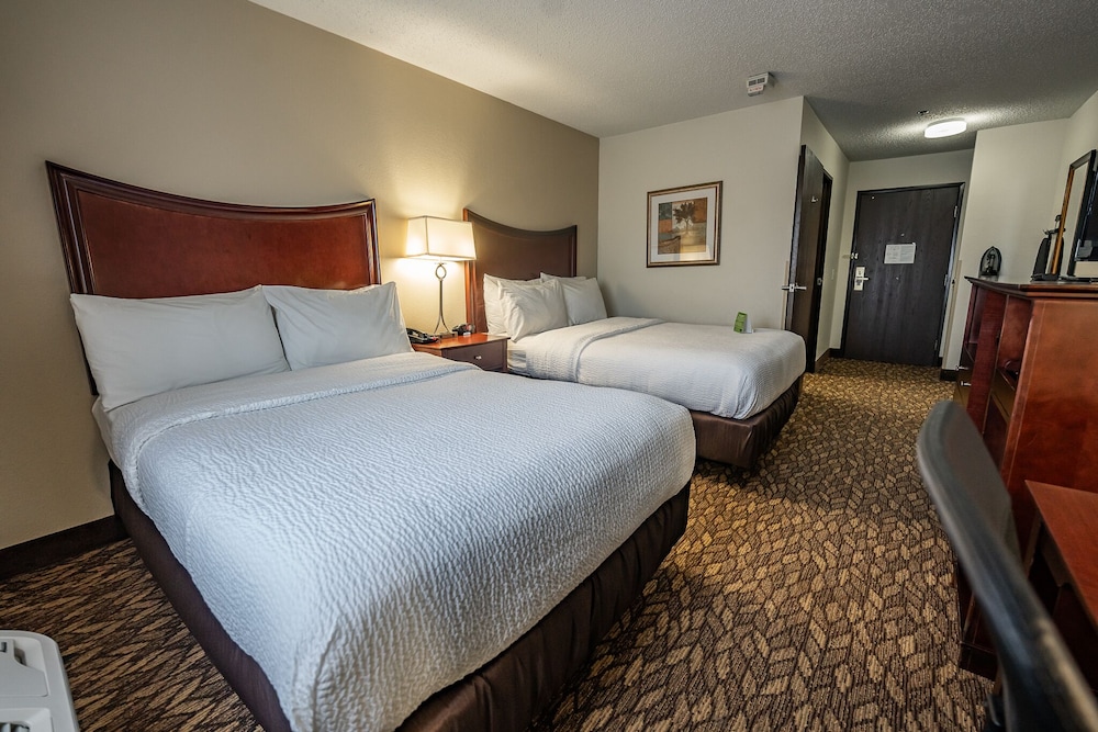 Christopher Inn and Suites - photo 32