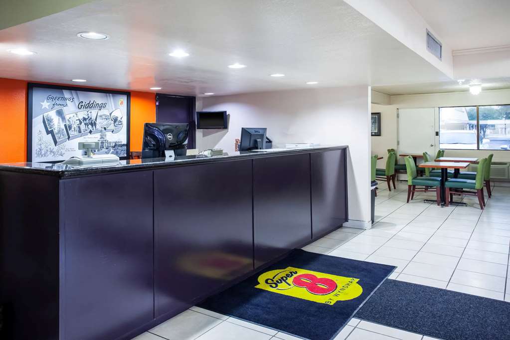 Super 8 by Wyndham Giddings - photo 6