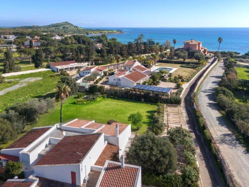 Villa Olga con accesso privato alla spiaggia di Nora — 4-Star Luxury Hotel in Pula, Italy
