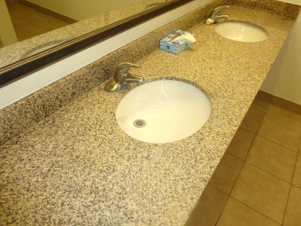 Americas Best Value Inn & Suites Gun Barrel City - photo 12