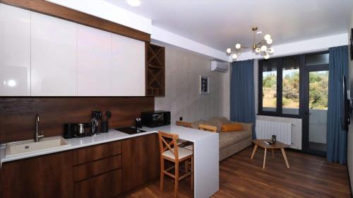 Newly Renovated Stylish 1BR Apartment For 4