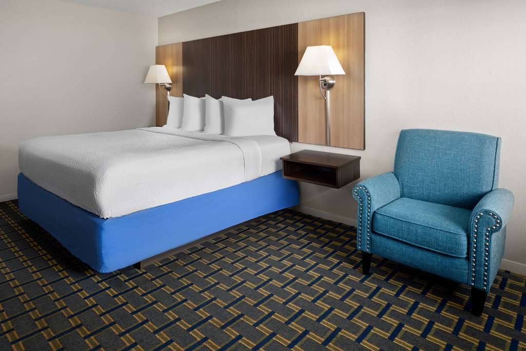 Days Inn by Wyndham Tonawanda Buffalo - photo 15