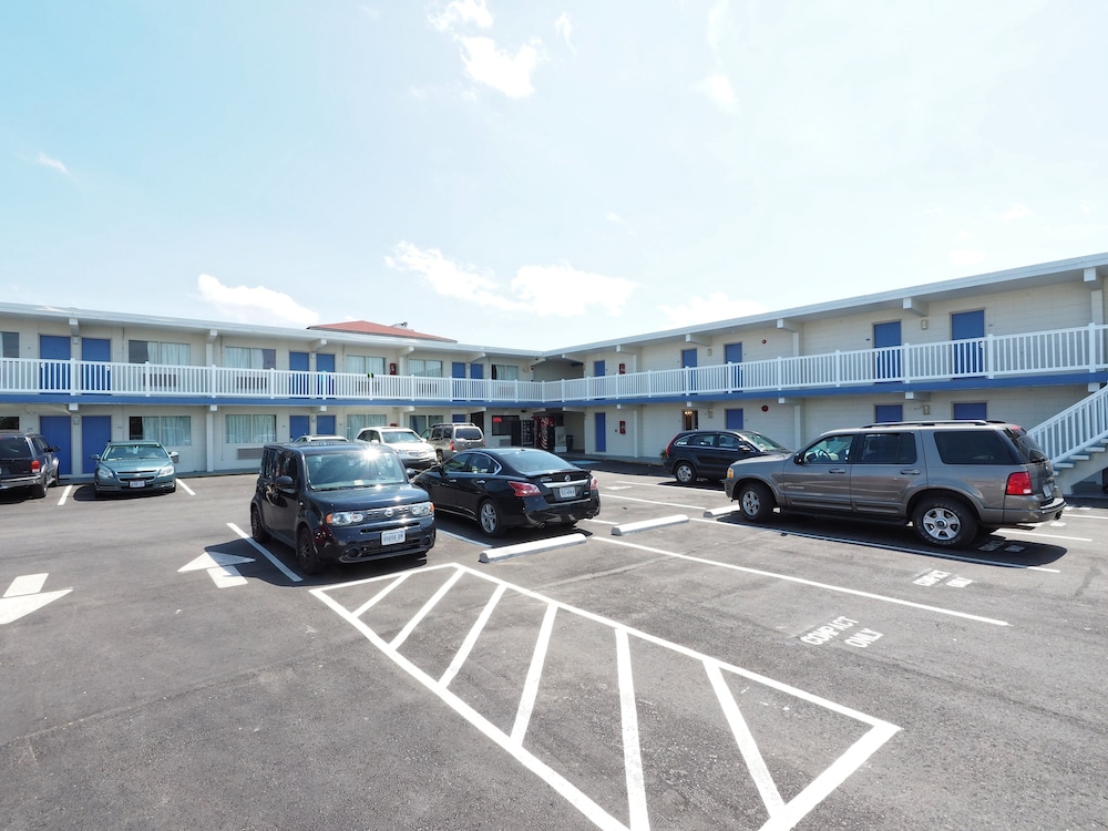 Seashire Inn & Suites - photo 25