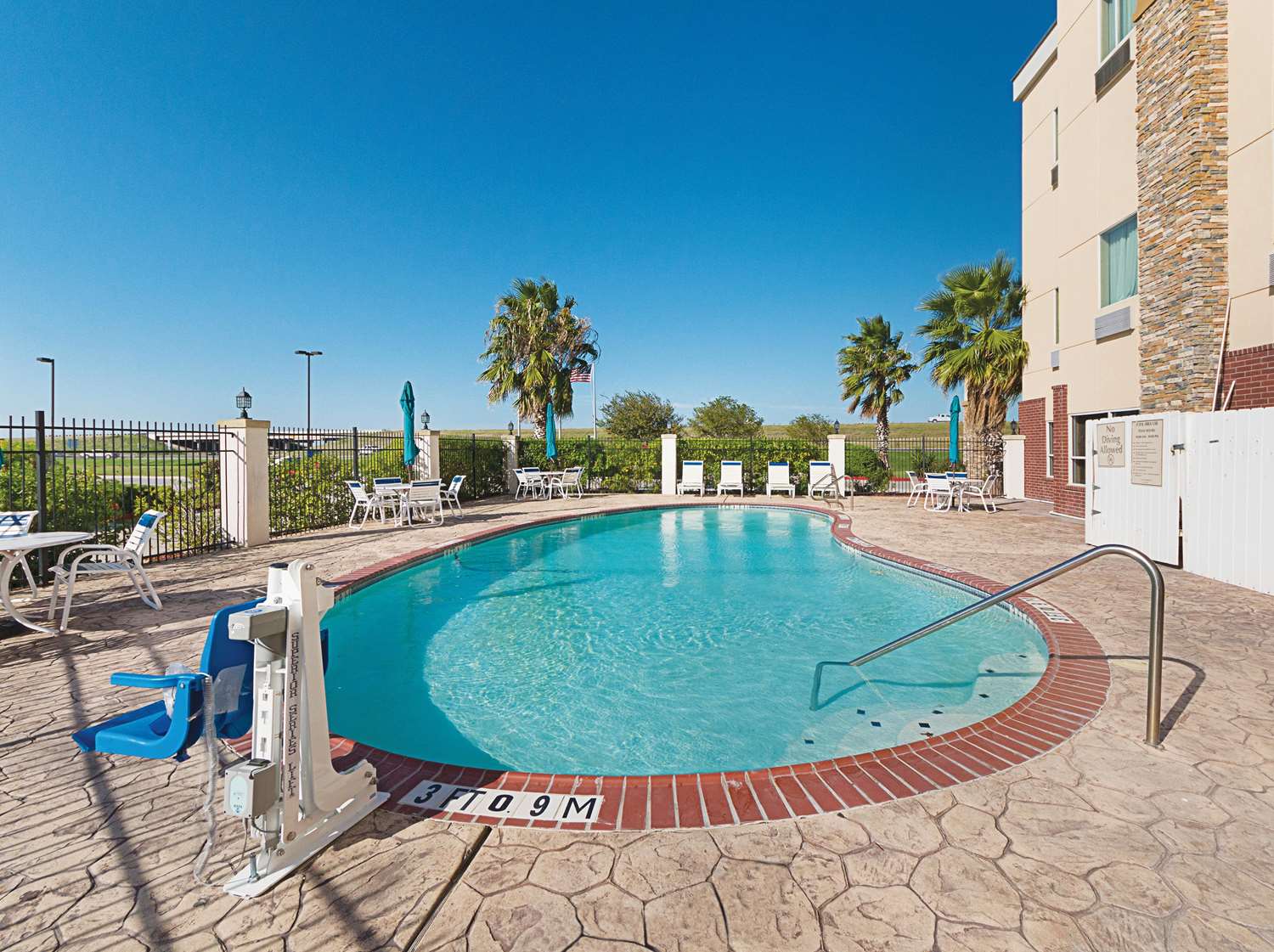 La Quinta Inn & Suites Mathis - photo 23